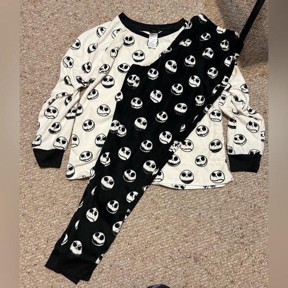 Nightmare before Christmas Disney pj set , size small (4-6) never worn brand new - Picture 1 of 4